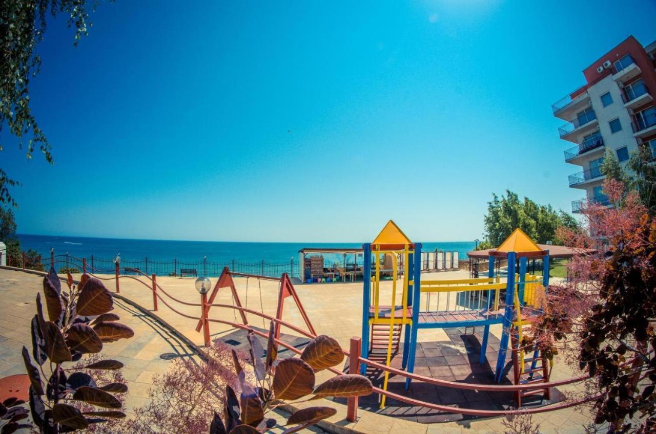Beautiful Apartment Right By The Sea, Sveti Vlas Ngoại thất bức ảnh